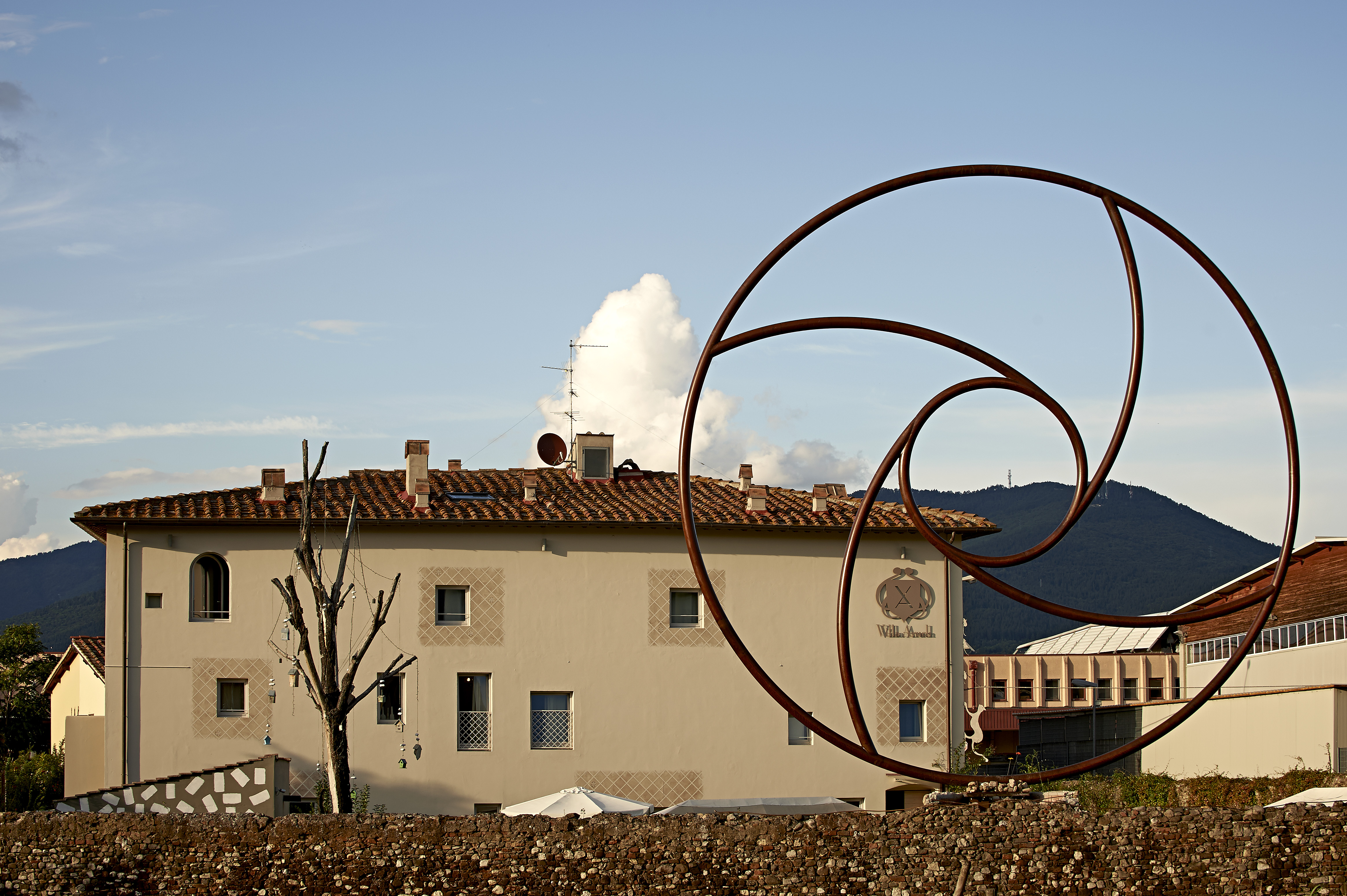 Villa Aruch Scultura StaccioliDSC_7068
